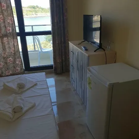 Paradise Hotel *